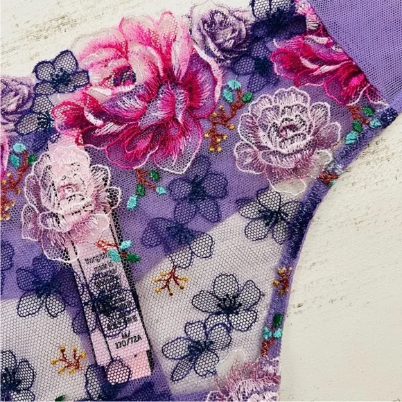 Victoria’s Secret Floral Lace Thong Medium - Picture 5 of 7